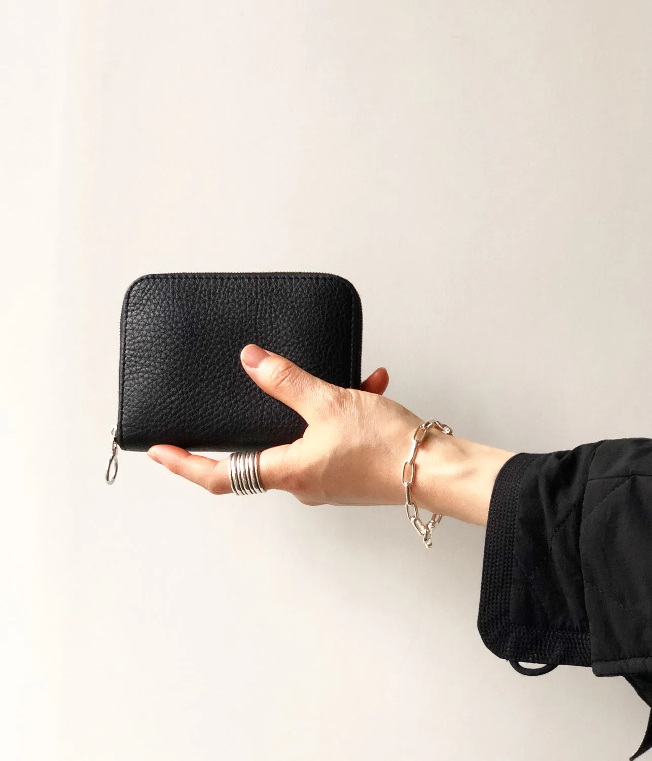 Aeta/PEBBLE GRAIN LEATHER ROUND WALLET S (BLACK)